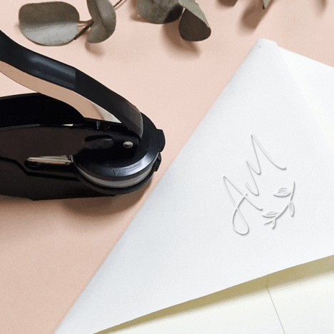 Sello Relieve Boda Iniciales con rama floral