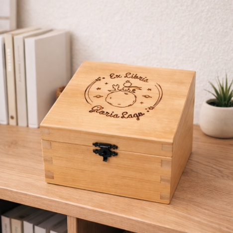 Caja de madera con sello de Relieve